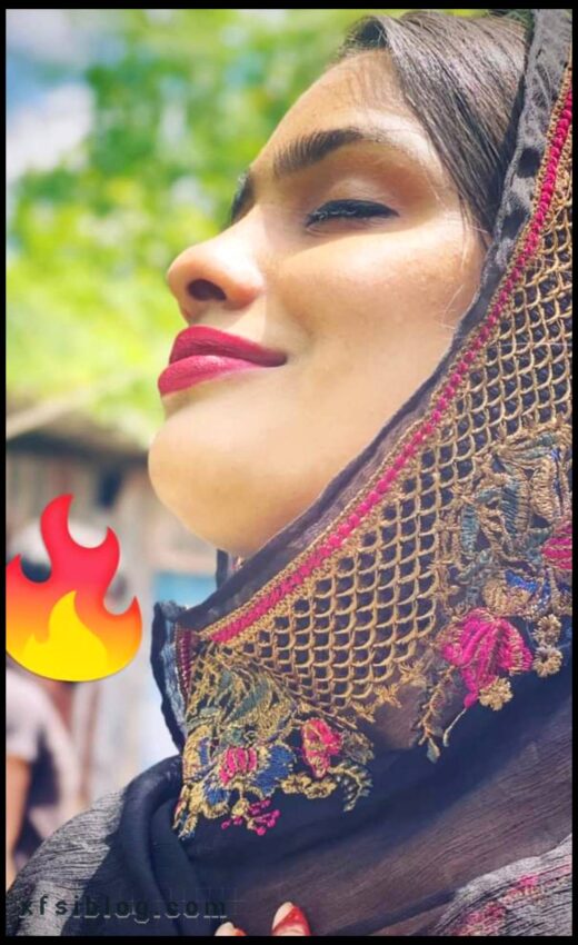 Bangladeshi Hijab Girl Showing Big Boobs Red Lips2