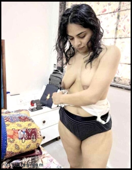 Hot Indian Girl SHowing Bra And Naked Panty Pussy2