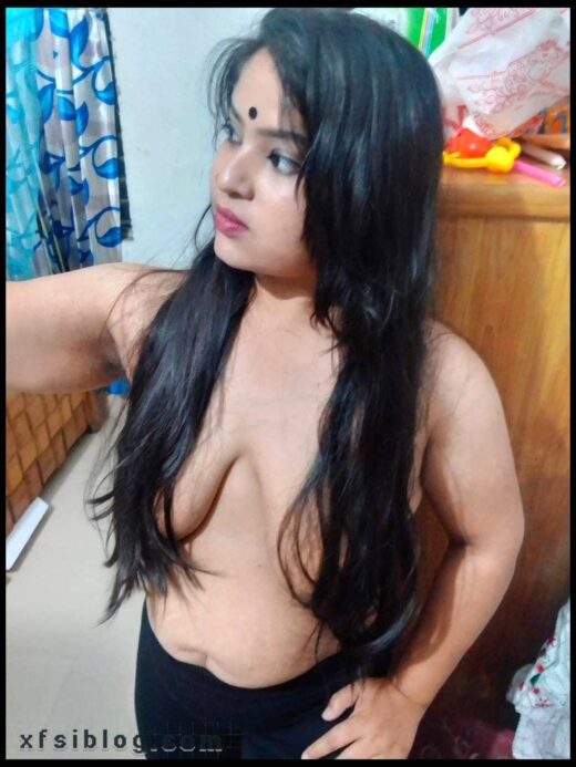 Hot  Gori Bhabhi Ne Apne Love Ke Liye Big Boobs Ki Nude Slefies Bheji5